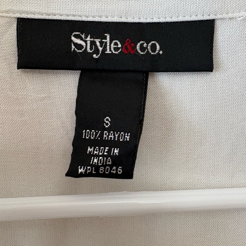 Style & Co. White Pintuck Blouse,NWT,made in India,100% Rayon - Picture 2 of 9